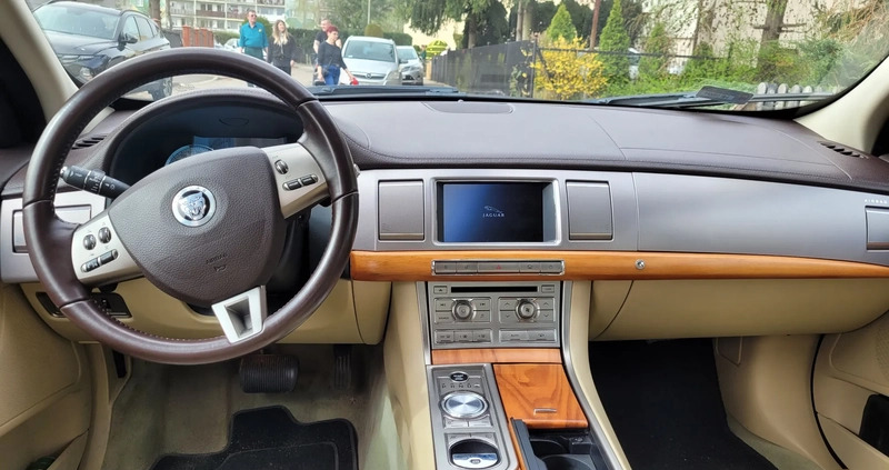 Jaguar XF cena 42000 przebieg: 194200, rok produkcji 2010 z Koszalin małe 56